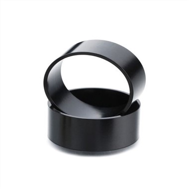 Kompresijski oblikovani magnet